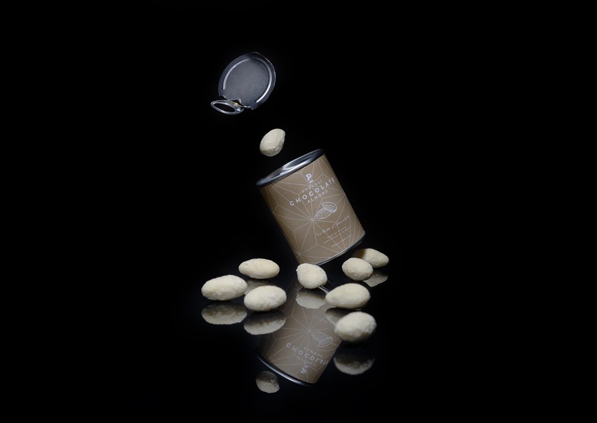 Aufwendiges Setup mit improvisierten Hilfsmitteln. Spontane Ideen, schwebende Elemente und viel Experimentieren im dritten Bild der Serie.